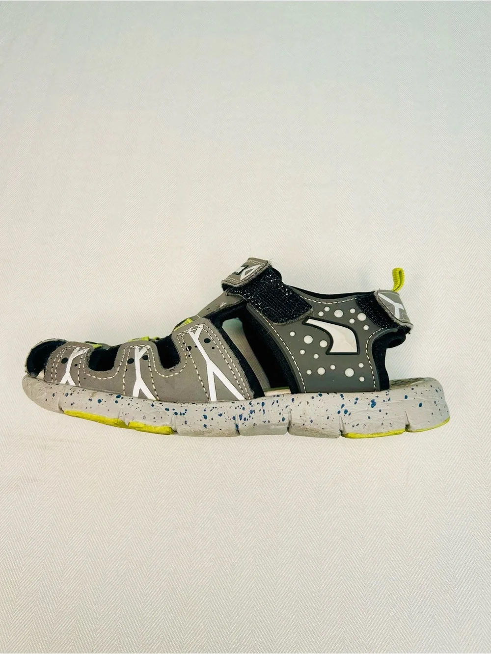 Primigi Big Boys' Gray and Yellow Lightweight Leather Closed-Toe Sandals